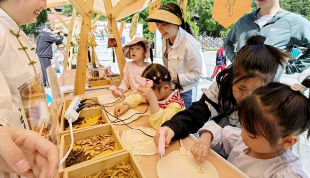 古建打卡热度不减，“国潮养生”成假日新宠